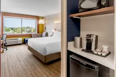 Holiday Inn Express & Suites Milwaukee – West Allis