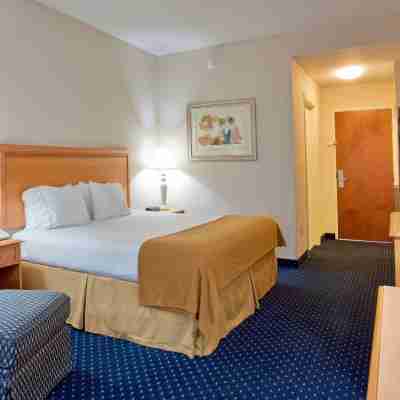 Holiday Inn Express & Suites Richmond North Ashland Rooms