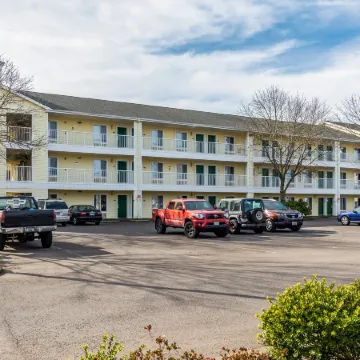 HomeTowne Studios Eugene - Springfield