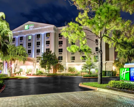 Holiday Inn Express & Suites MIAMI-KENDALL by IHG Hotels in Three Lakes