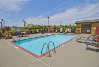 Holiday Inn Express & Suites OLIVE BRANCH by IHG - Swimmingpools