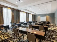 Hampton Inn & Suites Raleigh Midtown (แฮมป์ตัน อินน์ แอนด์ สวีทส์ ราลี มิดทาวน์) โรงแรมใกล้ลาสซิเตอร์ มิลล์