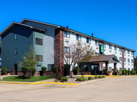 Quality Inn & Suites Bloomington I-55 and I-74 Отели в г. Блумингтон