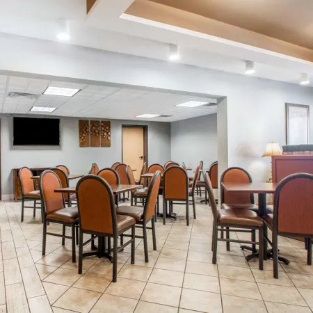 Quality Inn US65 & E Battlefield Rd Springfield