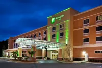 Holiday Inn & Suites Beaufort @ Highway 21 Hotels in Burton