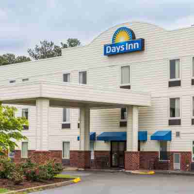 Days Inn by Wyndham Doswell at the Park Hotel Exterior