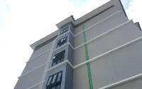 Sutharnlai Apartment Hotel a 