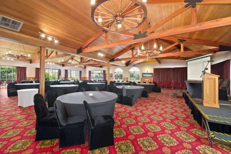 Country Plaza Halls Gap Отели в г. Холс Гэп