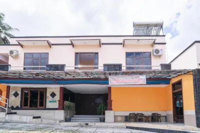 RedDoorz Plus near RS Grhasia Kaliurang Hoteller i Pakembinangun
