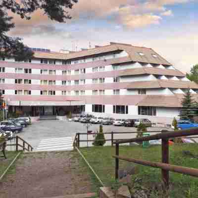 Alp Hotel Masella Hotel Exterior