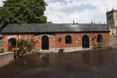 Manor House Inn Hotels near Hauser & Wirth Somerset