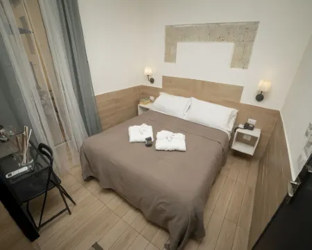 Ideal City Walk Hotels in Naples