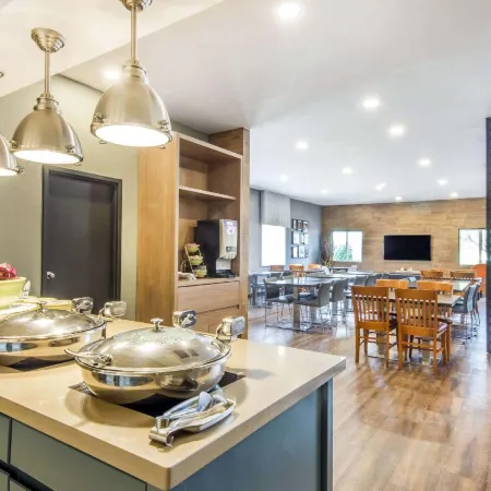 Spark by Hilton Toronto Mississauga Отели рядом с достопримечательностью «Торговый центр Square One»