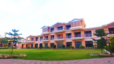 貝爾維尤俱樂部及度假村 New Ashok Vatika附近的飯店