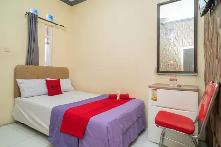 RedDoorz Near Alun Alun Batu Отели рядом с достопримечательностью «HANOMAN BIOSKOP DOME 3 DIMENSI»