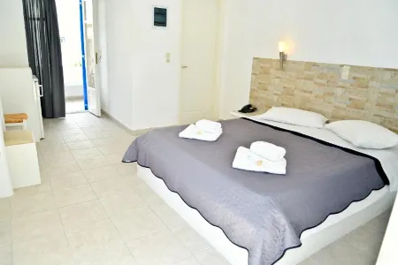 Glaronisia Hotel