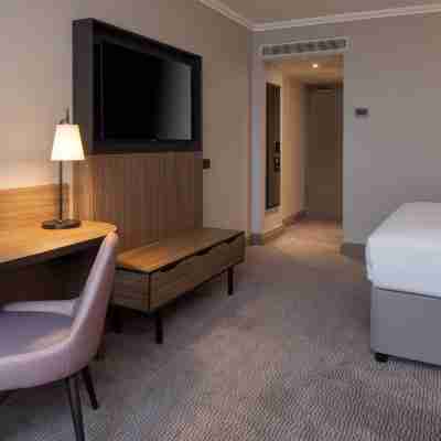 Doubletree by Hilton Dartford Bridge Rooms