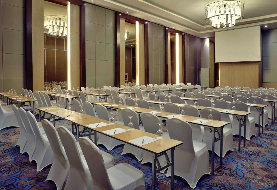 머큐어 세르퐁 알람 수테라 부대시설