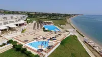 Ramada Plaza by Wyndham Thraki - Beach