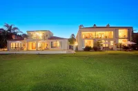 Leopardsong Manor Hotels near Centurion Lake