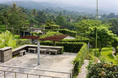 Tea Garden Resort Hotel dekat Situ Ranca Teja
