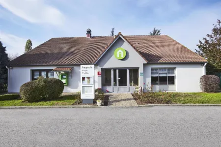 Campanile Chanas Отели в г. Босамблан