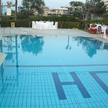 Santa Beach Hotel
