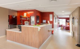 3. Hotel In..