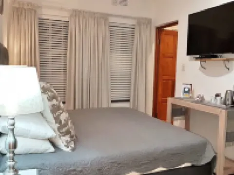 Six Valk Avenue Guest House Hotels in Fourways