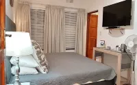 Six Valk Avenue Guest House Hotels in Fourways