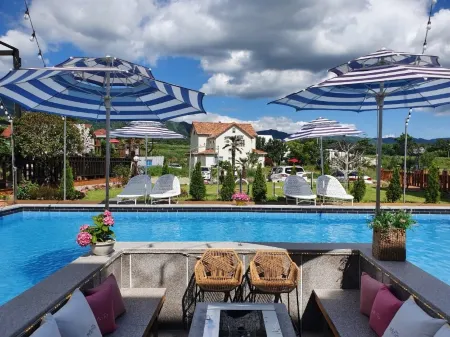 Patio Pool Villa Отели рядом с достопримечательностью «Kyongju Folk Craft Village»
