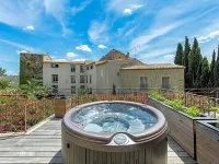 Garrigae Distillerie de Pezenas - Hotellerie & Spa Hotels in Péret