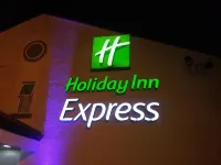 Holiday Inn Express 格倫羅西斯