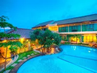 Maharani Guest House - Pools