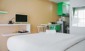 Cozy Studio Apartment at Tamansari Skylounge Near Soetta Airport