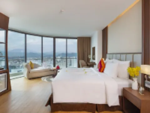 Regalia Gold Hotel Hotels near Nha Trang Station