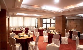 Grand Oriental Hotel - Housity