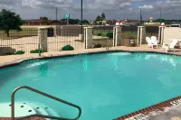 Econo Lodge Inn & Suites Bridgeport - Pools