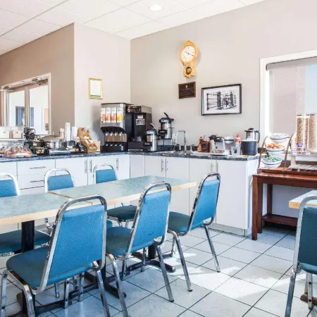 Super 8 by Wyndham Kindersley