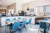 Super 8 by Wyndham Kindersley