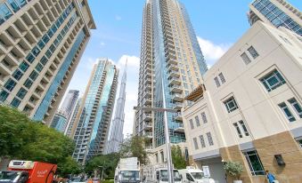 WelHome - Luxurious Apartment with Burj Khalifa Views