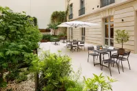 La Clef Champs-Élysées Paris by The Crest Collection Hotel in zona Ban Aromdee