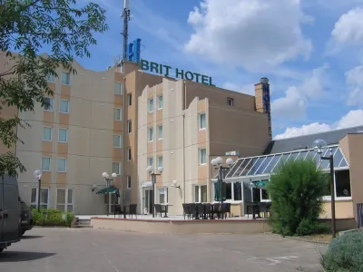 Brit Hotel Orléans St Jean de Braye - l'Antarès Hotel dekat Château de Charbonnière