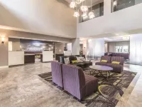 La Quinta Inn & Suites by Wyndham Arlington North 6 Flags Dr Hotels in Arlington