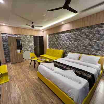 Raspberry Breeze Daman Rooms