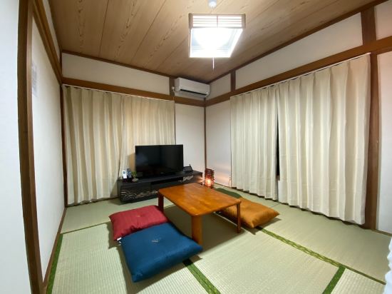 Up to 7 People Can Stay  Theater Where You Can st