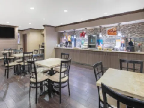 Days Inn & Suites by Wyndham Arlington Near Six Flags Hotels in Arlington