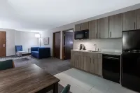 Holiday Inn Express & Suites ST. PAUL NE (VADNAIS HEIGHTS) by IHG - parking