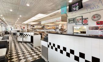 CommonLens Inn - Housity