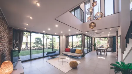 Hengone Jutek Gajok Pension Отели рядом с достопримечательностью «Yongcheondonggul Cave»